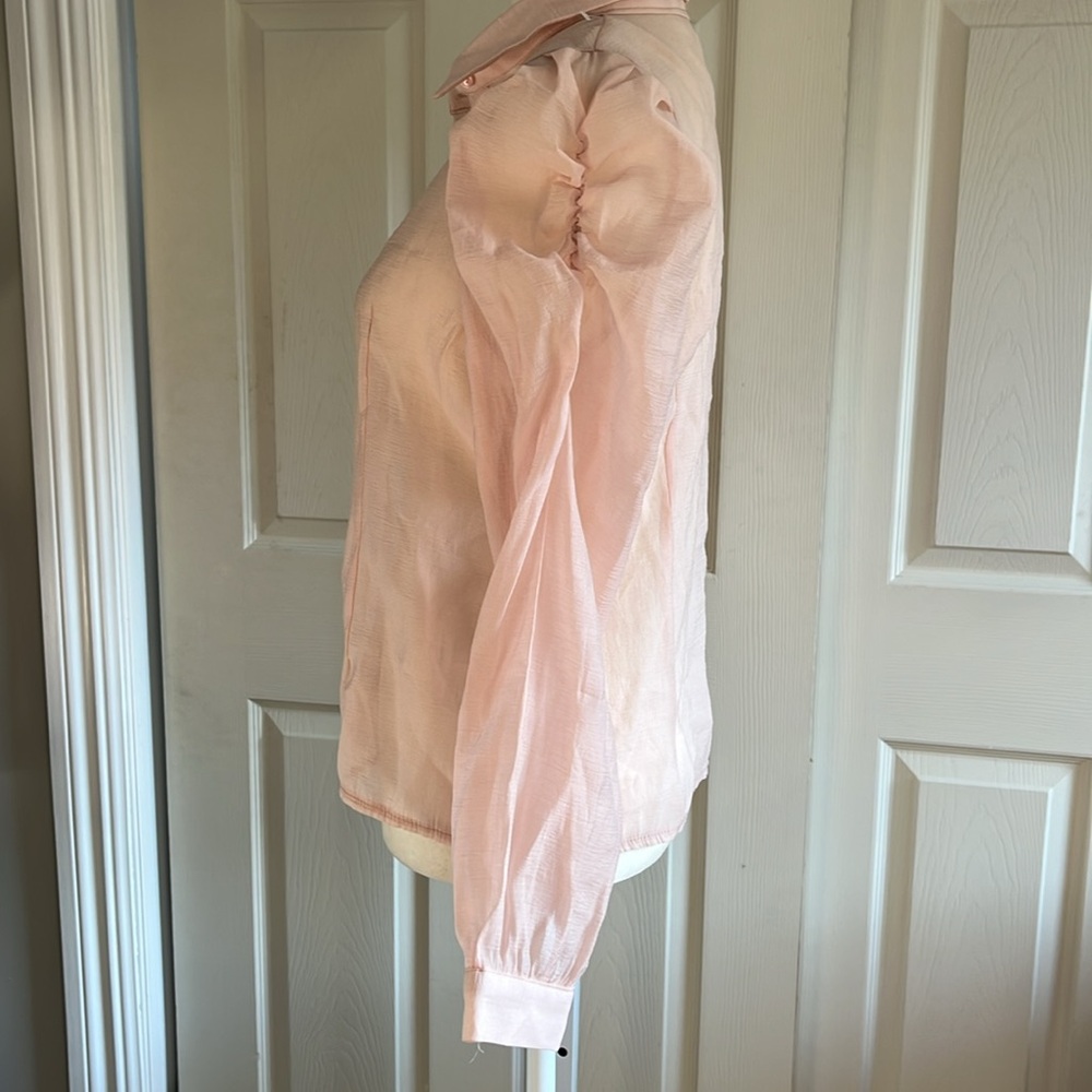 Mello Pink Semi-Sheer Puff Sleeve Button Down Blouse Size S NWT - Picture 4 of 10